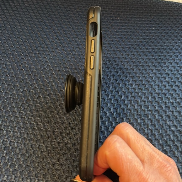 OtterBox with built in pop socket for iPhone 12 - Picture 4 of 6